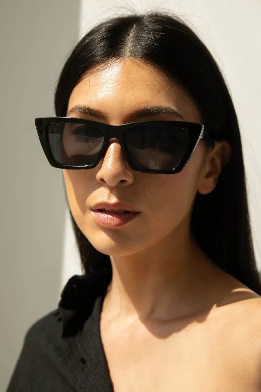 POINTED EDGE SUNGLASSES