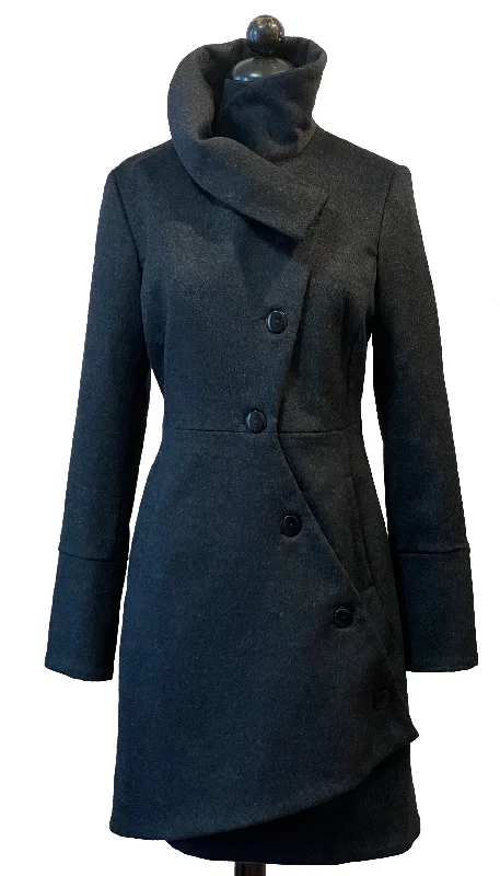 Swerve Coat in Wool/Cashmere / Dark Charcoal